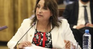 Presidenta abandona Fiscalía de la Nación tras presentarse por caso Rolex